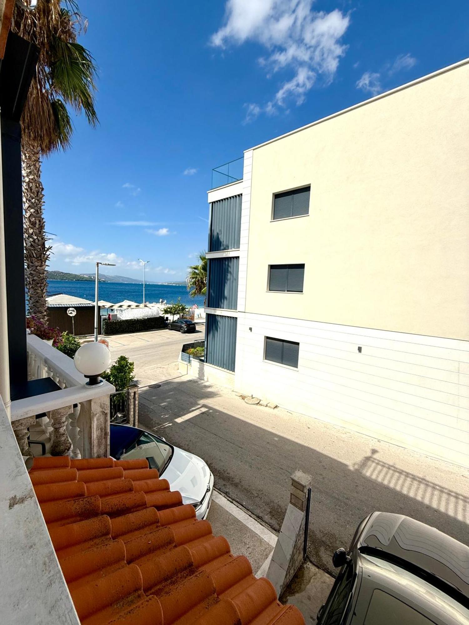 Villa Okruk-10 Meters Away From The Beach オクルグ・ゴルニ エクステリア 写真