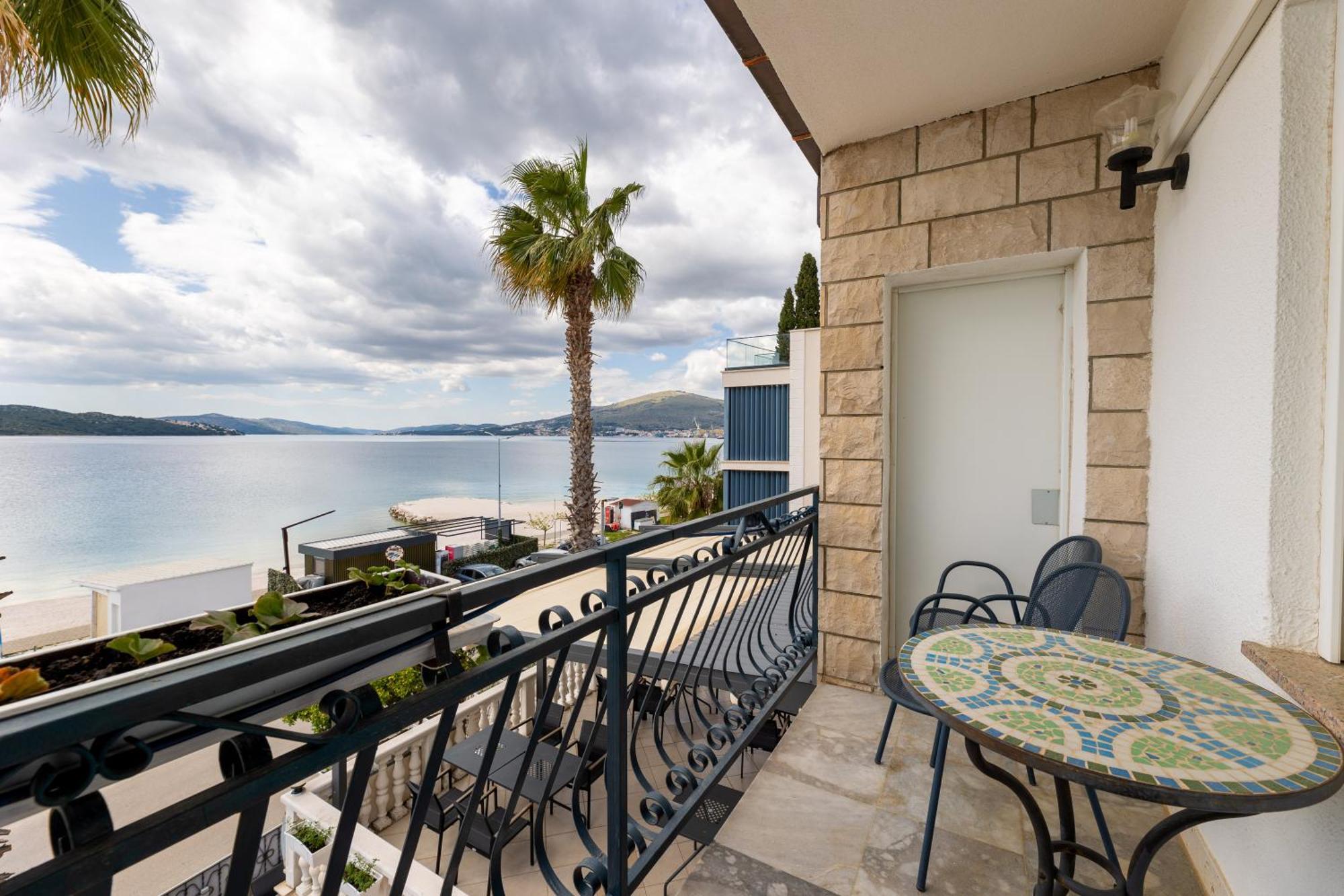 Villa Okruk-10 Meters Away From The Beach オクルグ・ゴルニ エクステリア 写真
